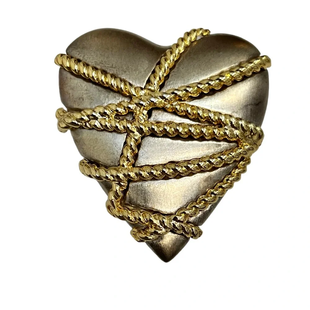 VINTAGE HEART BROOCH IN SILVER TONE WITH GOLD TONE ROPES